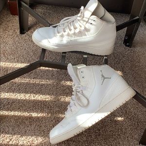 Nike Jordans Executive Midtop Basketball shoes